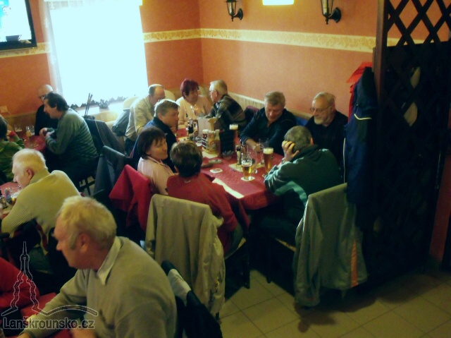14_Vetsina se sesla na Maninach_2.jpg